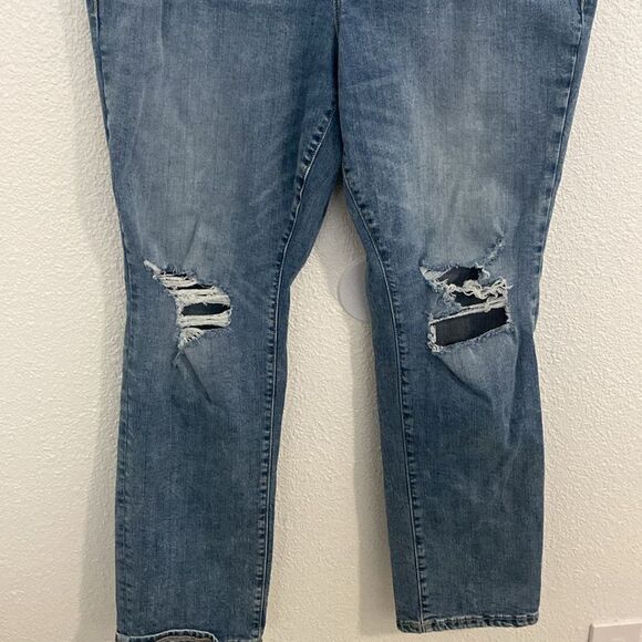 TORRID- boyfriend straight- distressed mid rise jeans- Size 18 - Picture 3 of 7